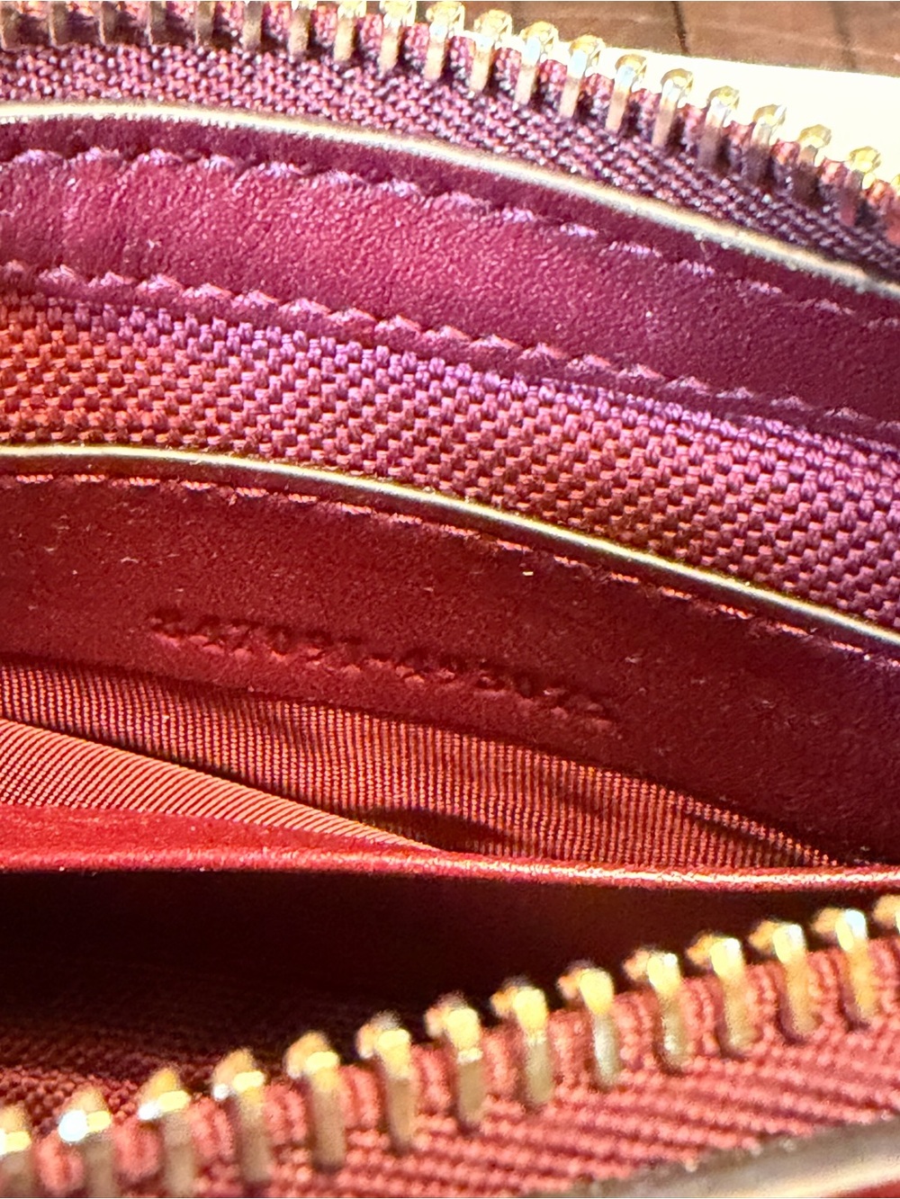 New Authentic Gucci GG Logo Embossed Leather Shoulder Bag Burgundy - Picture 13 of 15